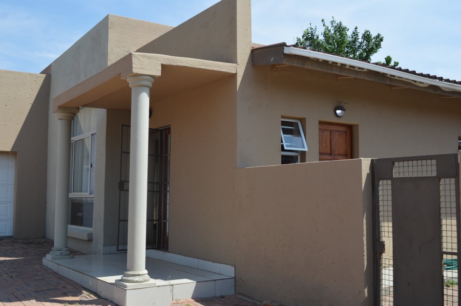 3 Bedroom Property for Sale in Wilkoppies North West